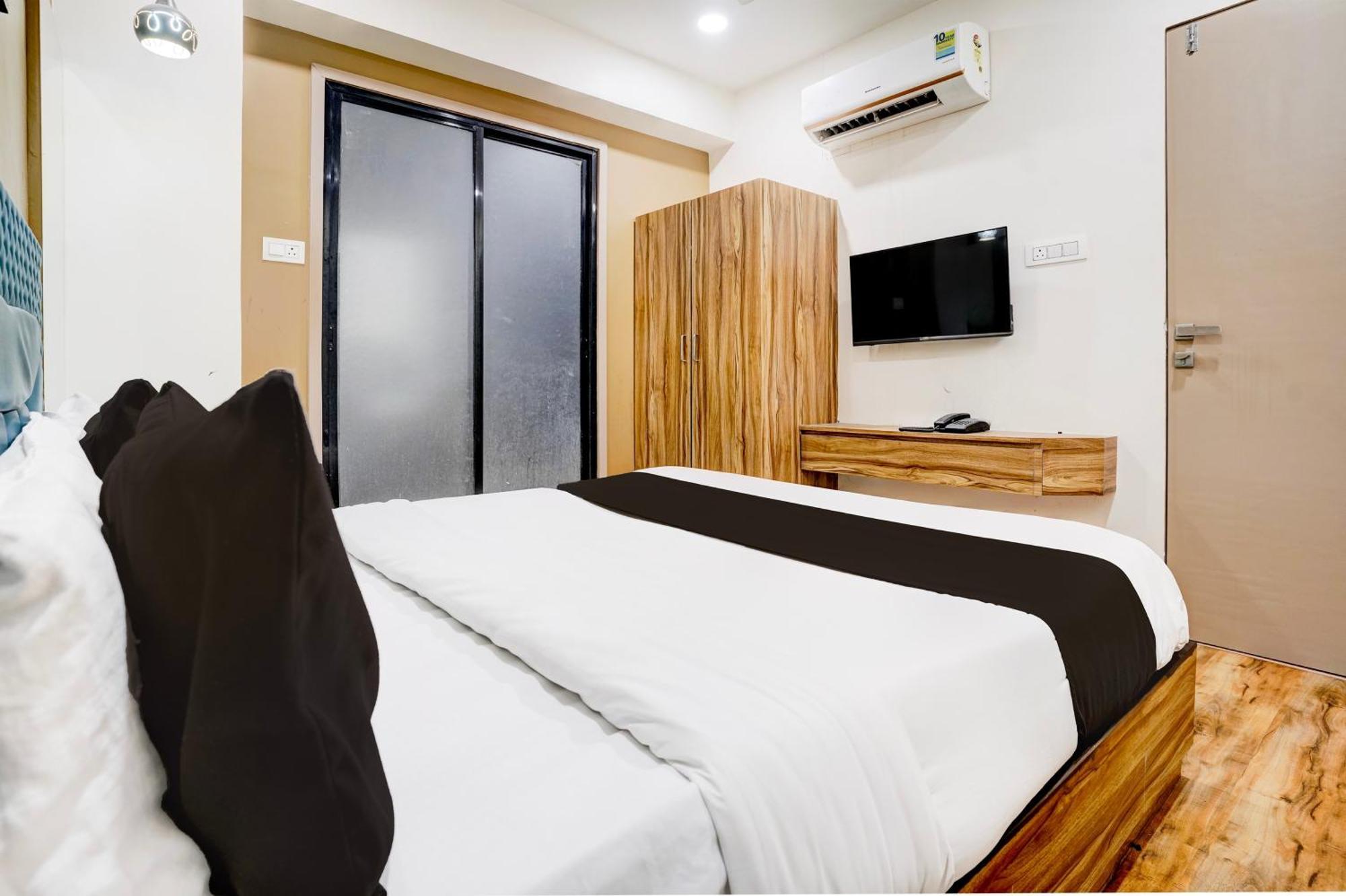 Super Collection O Vesu Surat Formerly Hotel Signature Ngoại thất bức ảnh