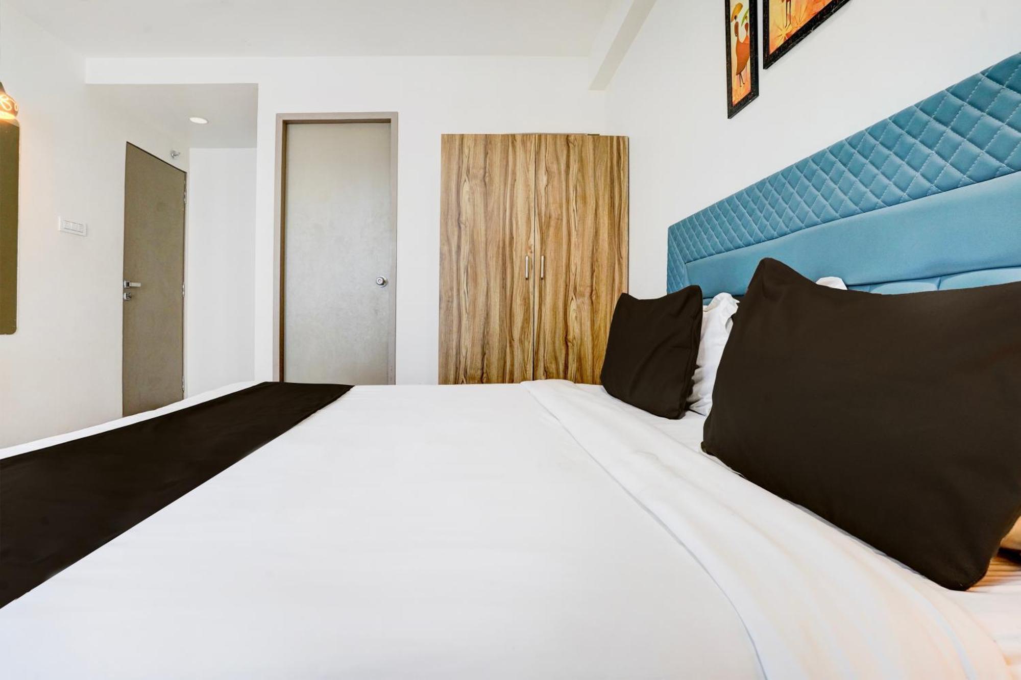 Super Collection O Vesu Surat Formerly Hotel Signature Ngoại thất bức ảnh