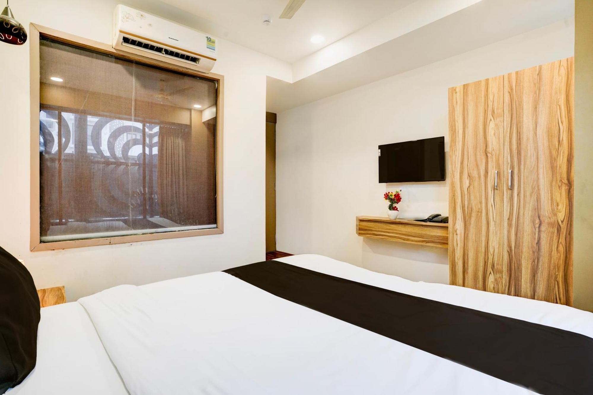 Super Collection O Vesu Surat Formerly Hotel Signature Ngoại thất bức ảnh