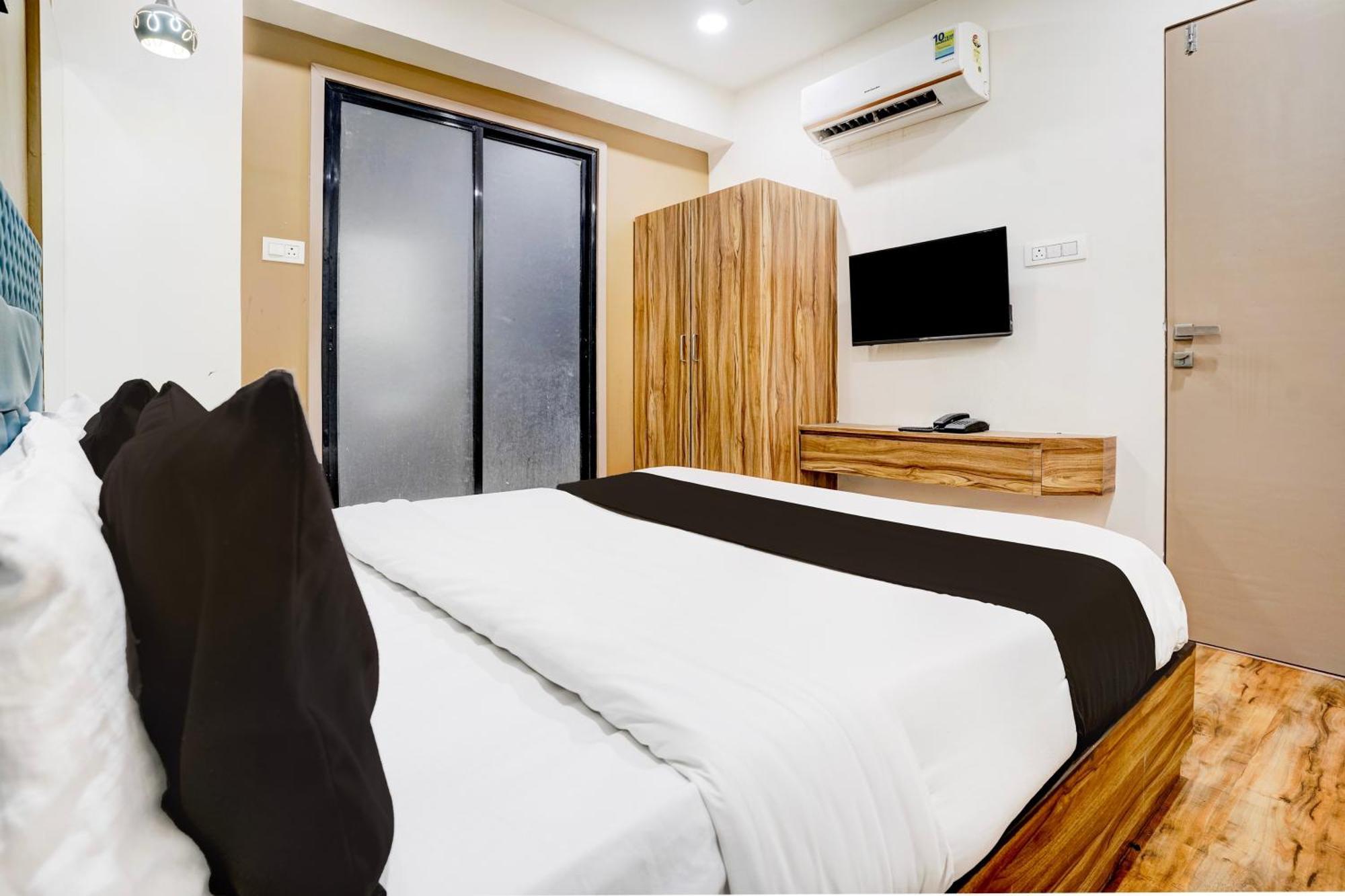 Super Collection O Vesu Surat Formerly Hotel Signature Ngoại thất bức ảnh